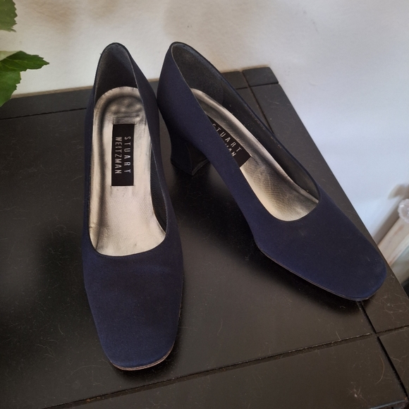 Stewart Weitzman kitten heels - Picture 2 of 3